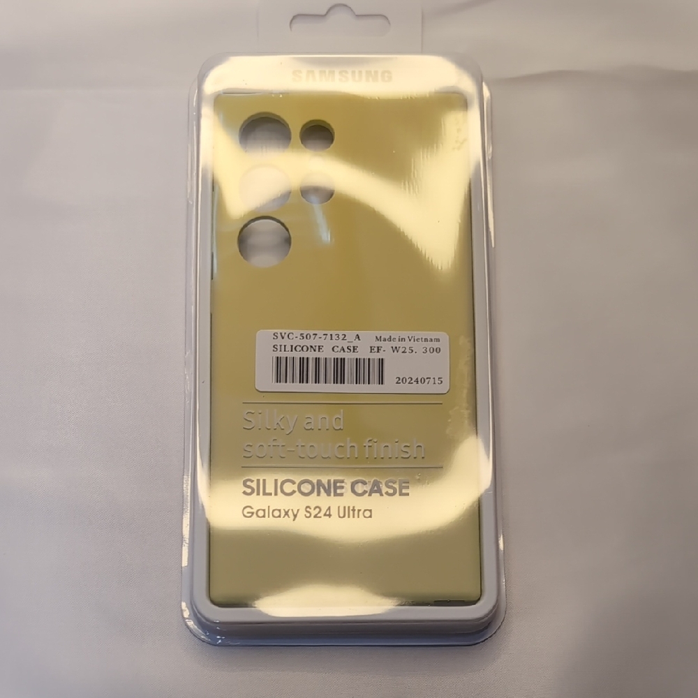 Samsung Galaxy S24 Ultra Soft Silicone Case - Cream